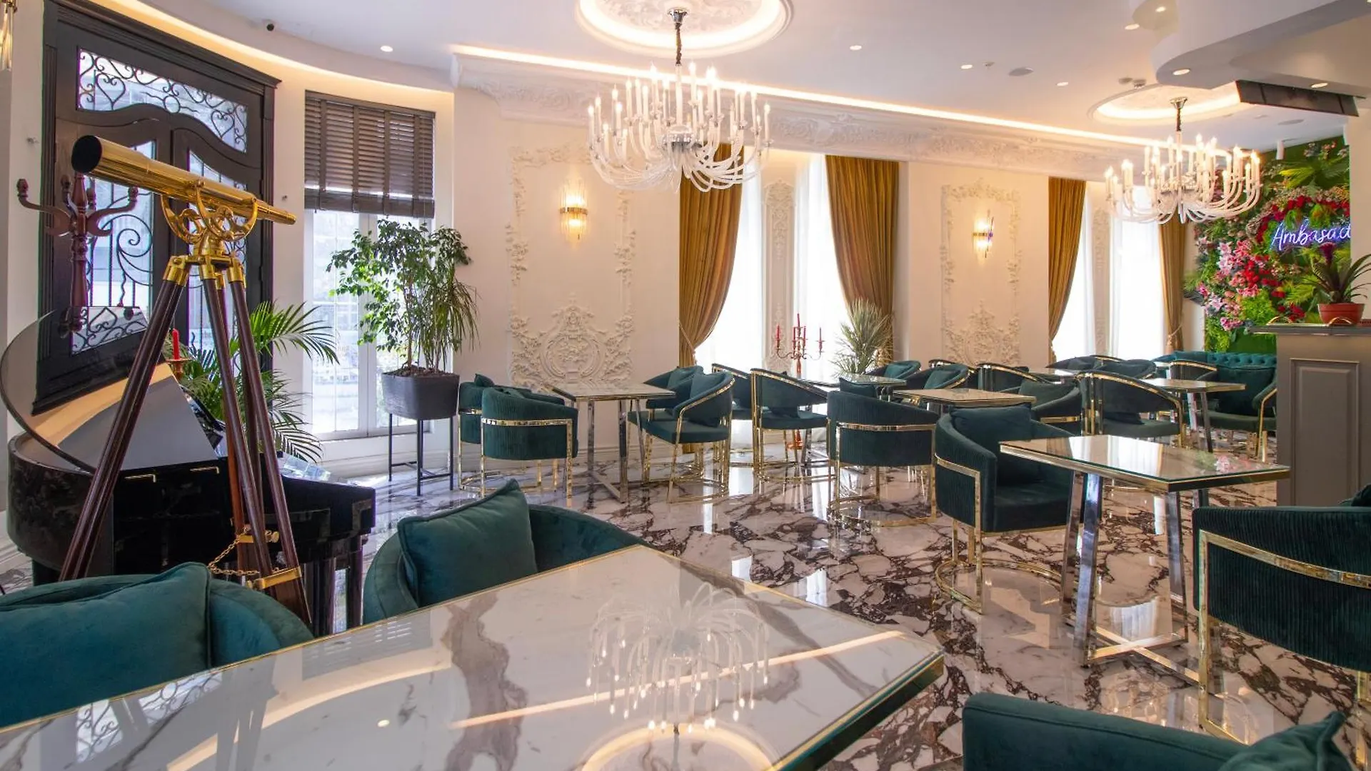 Hotel Ambasada Qta Patza-Kuqani Albánia