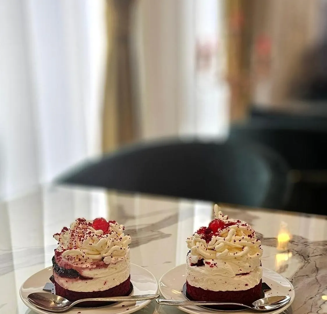 ****  Hotel Ambasada Qta Patza-Kuqani Albánia